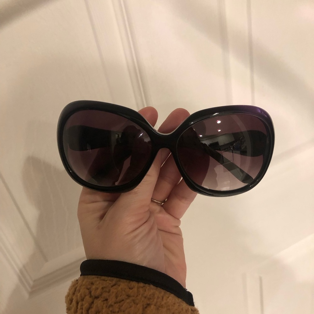 New w/o tags - O by Oscar de La Renta Classy Shades